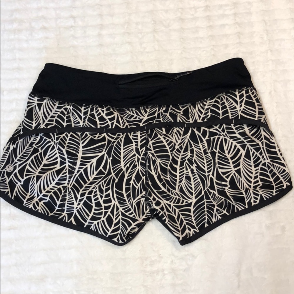 Lululemon Speed shorts size 6